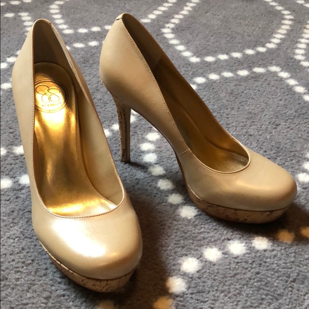 Nude pumps